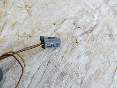 Mercedes 2 Pin 2 Wire Black Connector 05354566284